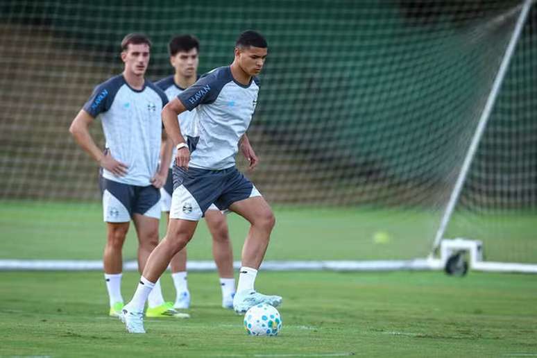 Lu&iacute;s Eduardo e Zort&eacute;a em treino do Gr&ecirc;mio &ndash;