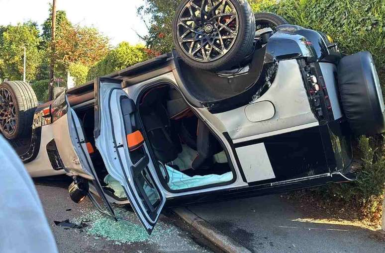 No dia 11 de setembro, Sorba Thomas capotou o carro pr&oacute;ximo ao CT do Hull &ndash;