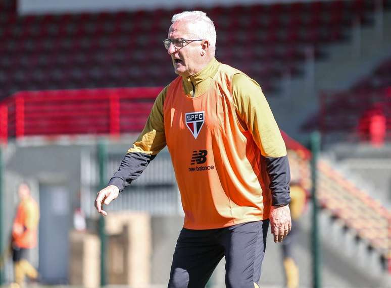 Dorival J&uacute;nior teve 12 dias de prepara&ccedil;&atilde;o antes do foco espec&iacute;fico no rival &ndash;
