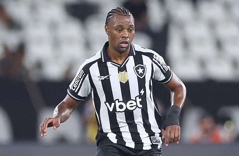 Kaio Pantale&atilde;o est&aacute; em reta final de recupera&ccedil;&atilde;o e pode retornar ao Botafogo no fim de outubro &ndash;