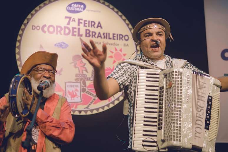 Abra&ccedil;ar a pr&oacute;pria hist&oacute;ria na maturidade consolida uma beleza singular e duradoura.