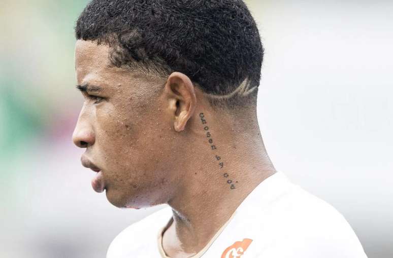 Jogador mant&eacute;m objetivo de receber oportunidade no elenco profissional &ndash;