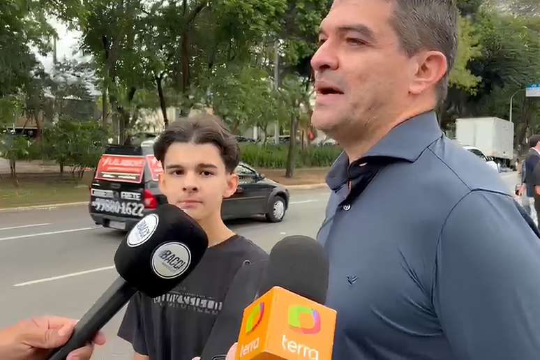 Advogado leva o filho, f&atilde; de Lito Sousa, para se despedir do youtuber