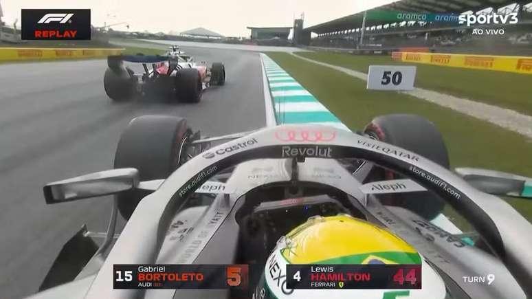 Hamilton atrapalha Bortoleto durante treino livre em Sepang