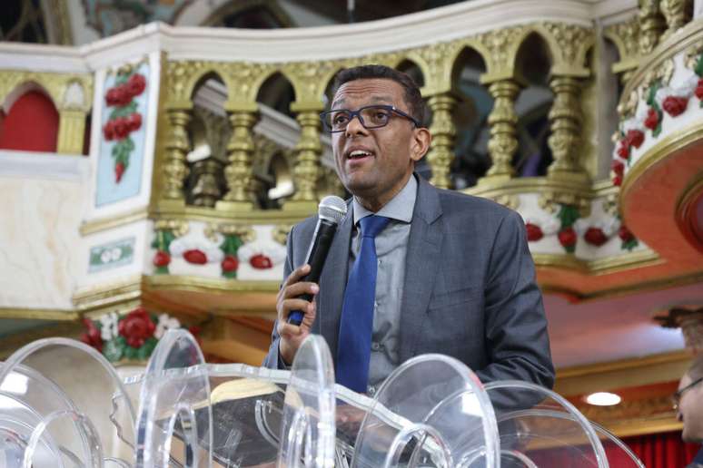 'Ele n&atilde;o &eacute; um dos nossos', diz o deputado Otoni de Paula sobre Fl&aacute;vio Bolsonaro