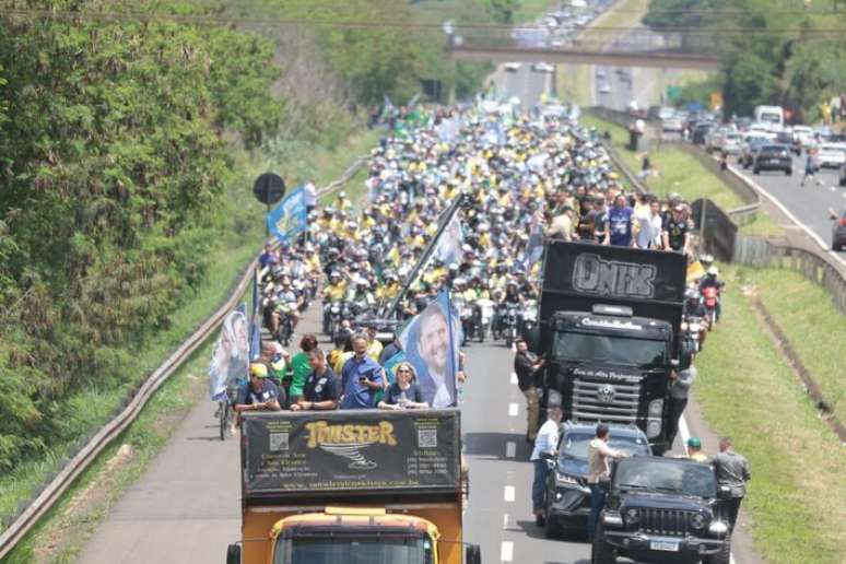 Ato de campanha de Fl&aacute;vio Bolsonaro antes do primeiro turno