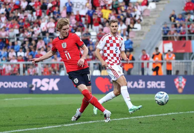 Gordon marcou um dos gols da Inglaterra no massacre sobre a Cro&aacute;cia &ndash;