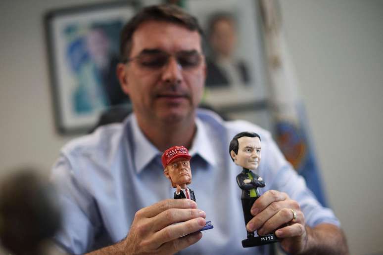 Analistas avaliam que o governo americano prefere uma vit&oacute;ria do senador Fl&aacute;vio Bolsonaro na elei&ccedil;&atilde;o brasileira.