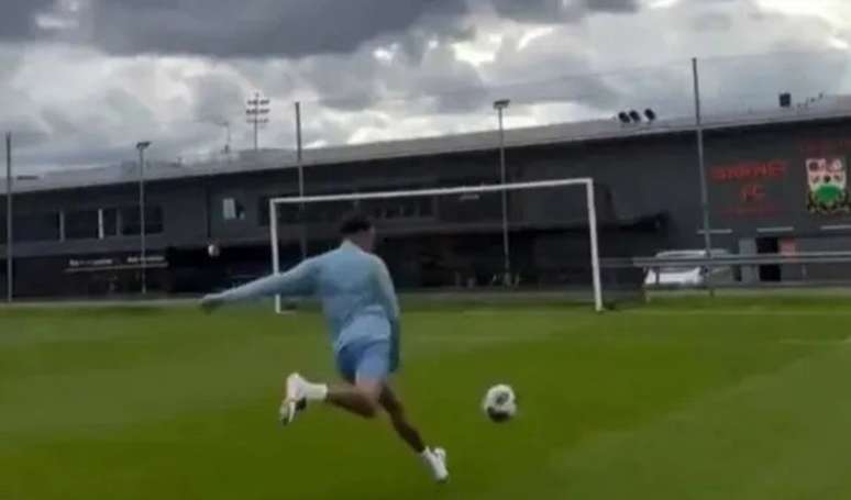 Dele Alli treina em times das divis&otilde;es inferiores para voltar a jogar &ndash;