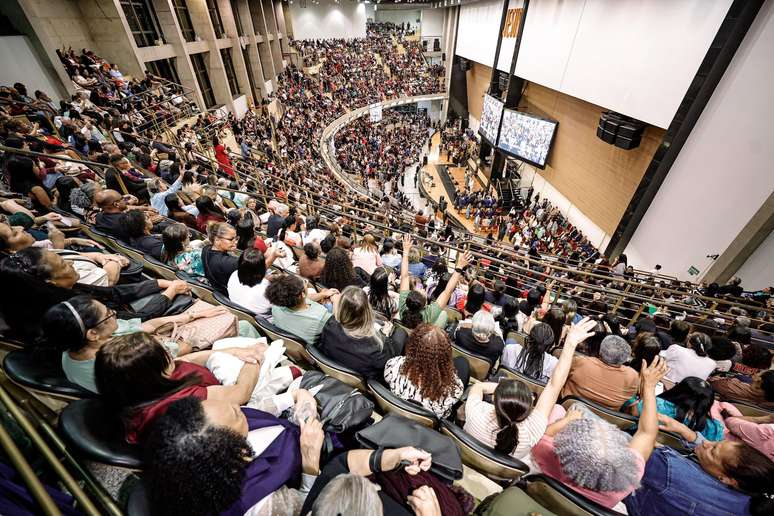 Culto no templo central do Br&aacute;s: eixo foi deslocado do Rio para S&atilde;o Paulo