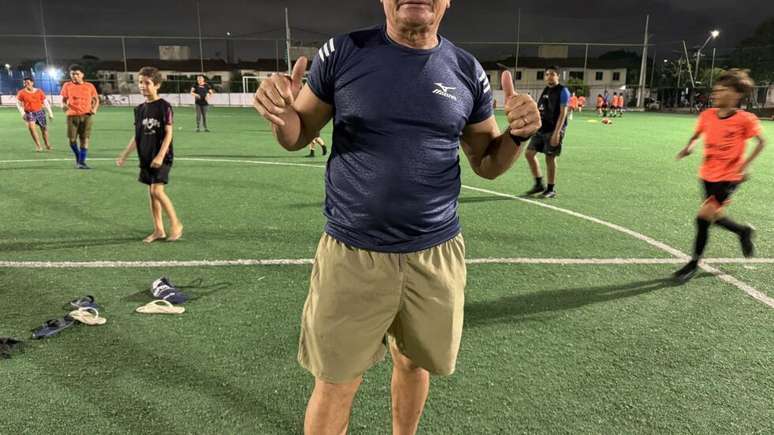 "Eu disse que mais ningu&eacute;m iria morrer": Ex-jogador de futebol premiado internacionalmente por sua atua&ccedil;&atilde;o de mais de 30 anos no social, Paulo Uch&ocirc;a recebe cerca de 800 crian&ccedil;as (a partir de seis meses de idade) em seu projeto Meninos de Deus, em Fortaleza.
