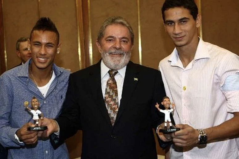 Lula durante encontro com os jogadores Neymar e Ganso, em 23/08/2010