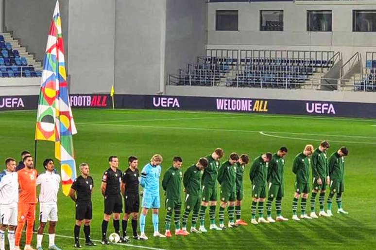 Jogadores da Irlanda baixaram a cabe&ccedil;a na hora do hino de Israel &ndash;