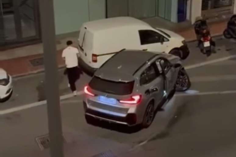 Sola perdeu o controle de um BMW e bateu em tr&ecirc;s ve&iacute;culos estacionados &ndash;