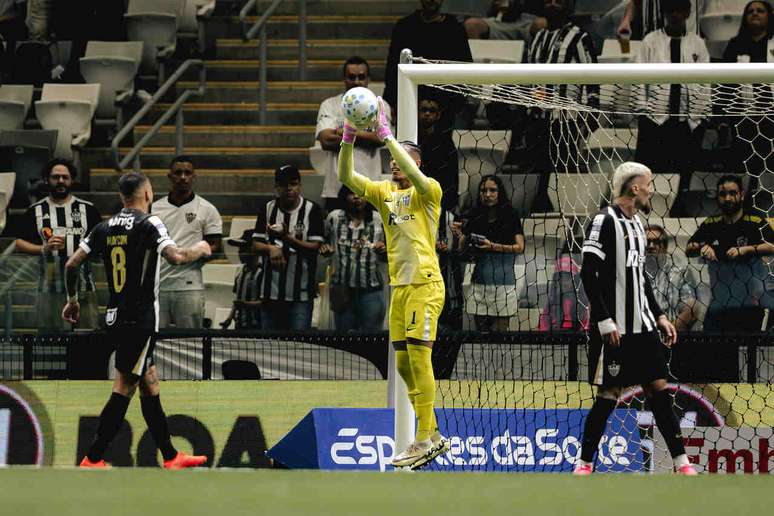 Gabriel Delfim em a&ccedil;&atilde;o no jogo entre Atl&eacute;tico Mineiro e Bragantino &ndash;