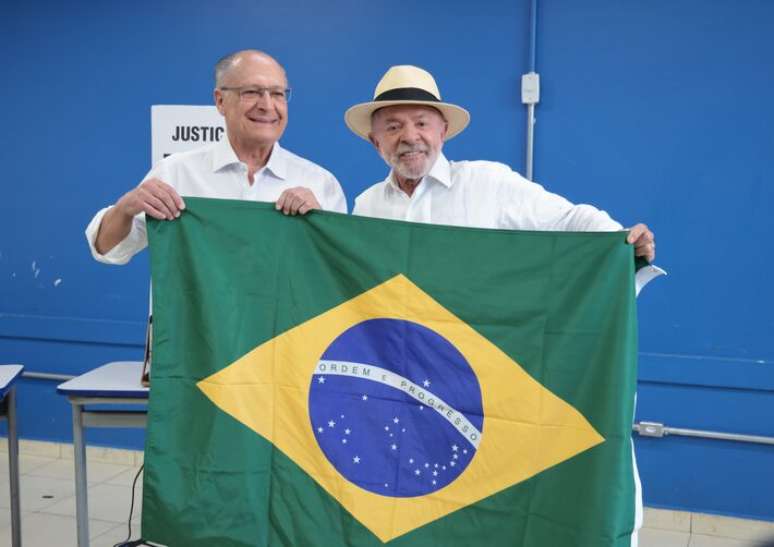 04-10-2026 ELEI&Ccedil;&Otilde;ES 2026 / LULA - O presidente Luiz In&aacute;cio Lula da Silva vota na Escola Estadual Dr. Jo&atilde;o Firmino Correia de Ara&uacute;jo, em S&atilde;o Bernardo.