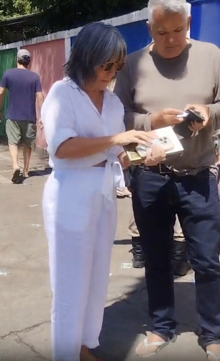Gl&oacute;ria Pires e Orlando Morais Votando no Rio de Janeiro