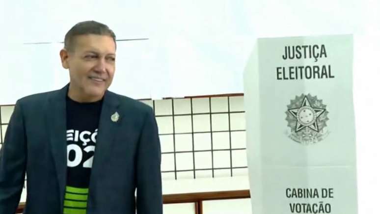 Kassio Nunes Marques, presidente do TSE, vota neste domingo, 4