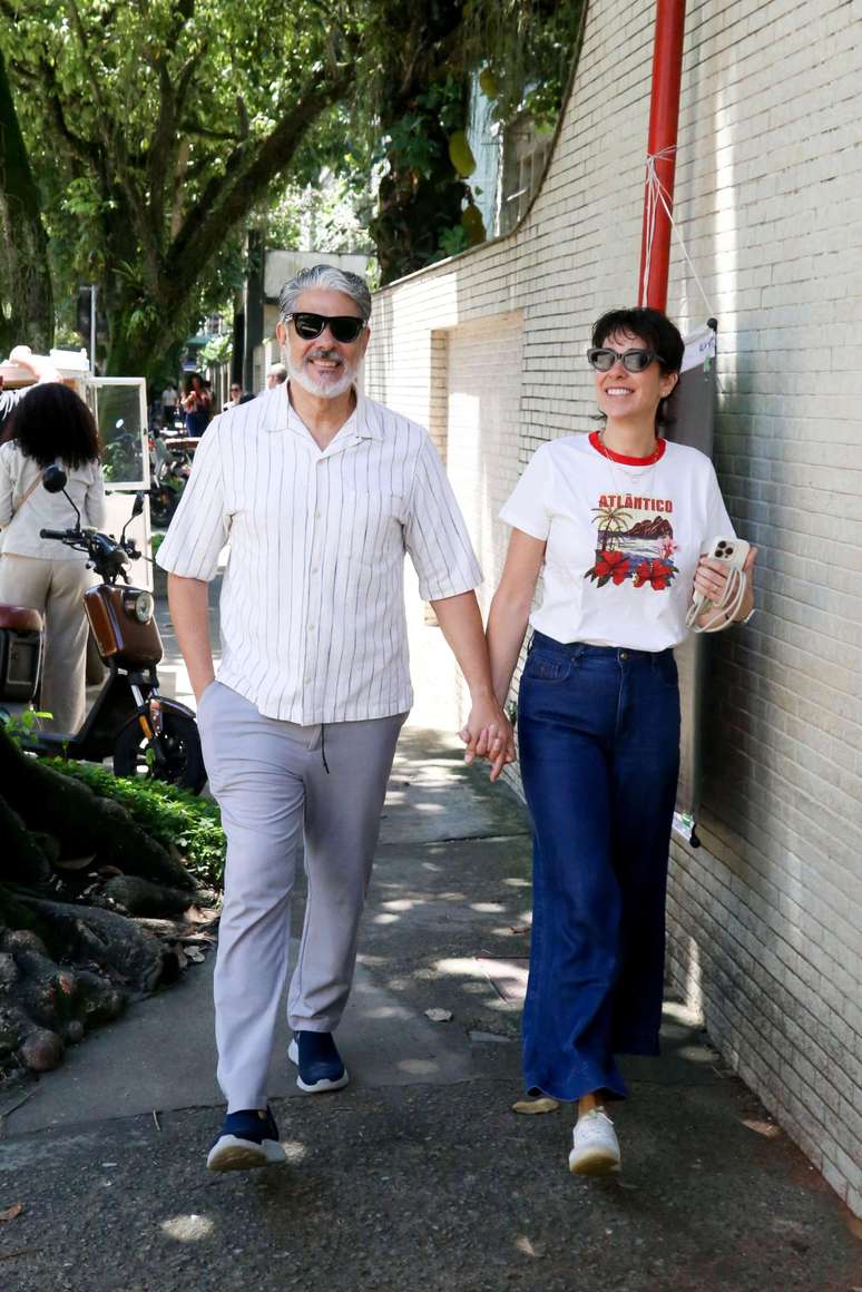 William Bonner e Natasha Dantas em vota&ccedil;&atilde;o neste domingo, 4 de outubro