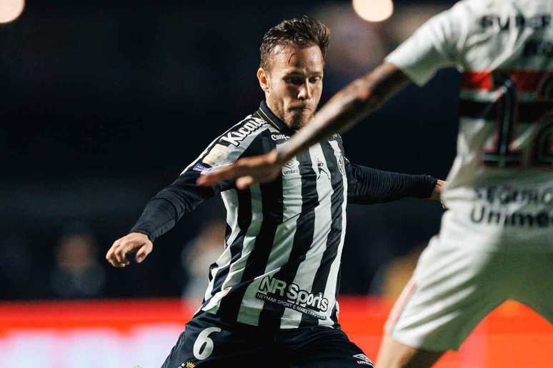 Arthur sofreu les&atilde;o na coxa direita &ndash;