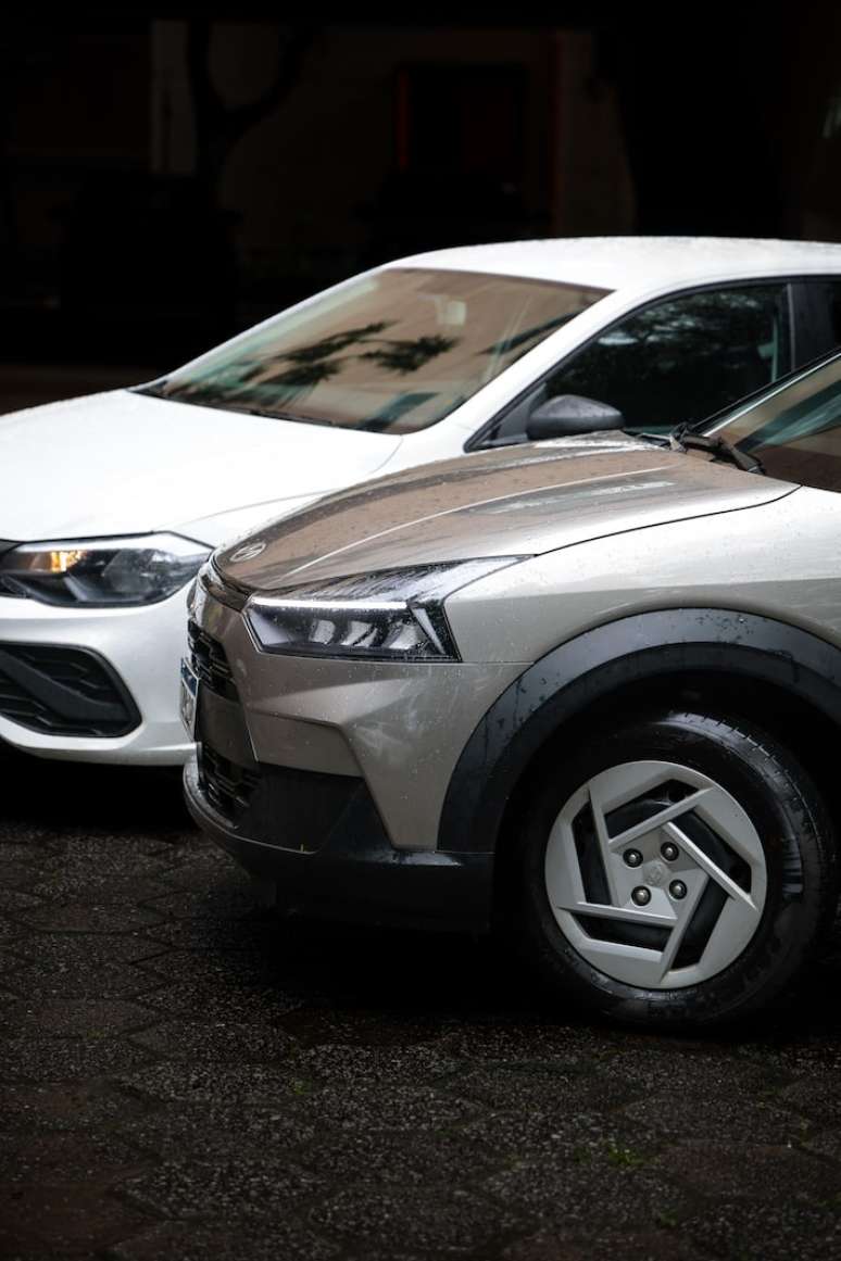 VW Polo e Hyundai i20 se aproximam em uma s&eacute;rie de caracter&iacute;sticas.