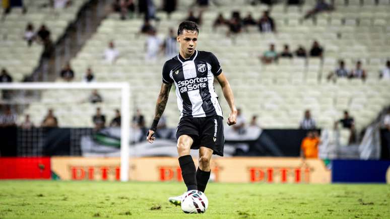 Matheus Ara&uacute;jo nega inj&uacute;ria racial &ndash;