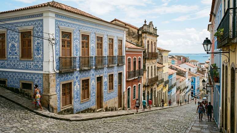 Os tradicionais casar&otilde;es revestidos de azulejos europeus protegem as constru&ccedil;&otilde;es contra a umidade equatorial.