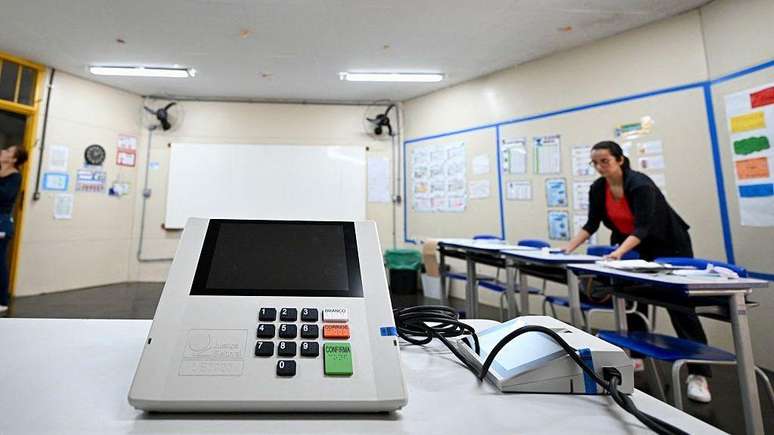 Urna eletr&ocirc;nica em sala de aula