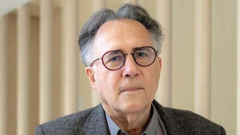 Historiador Luiz Felipe de Alencastro acredita que Lula pode "revigorar" a campanha se sair em defesa da escala 6x1, mas que dificilmente conseguir&aacute; mudar o resultado do pleito, daqui tr&ecirc;s semanas