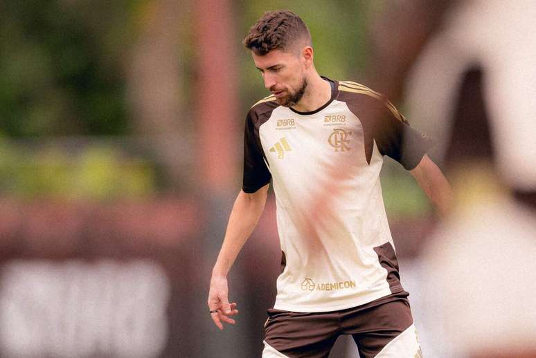 Efeito fim das bets: Flamengo treina sem a logo de seu patrocinador m&aacute;ster &ndash;