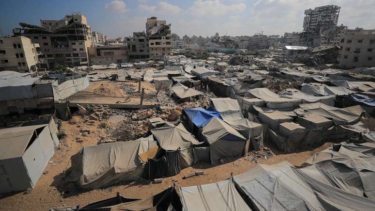 Cerca de 1,2 milh&atilde;o de palestinos em Gaza vivem em tendas ou abrigos improvisados