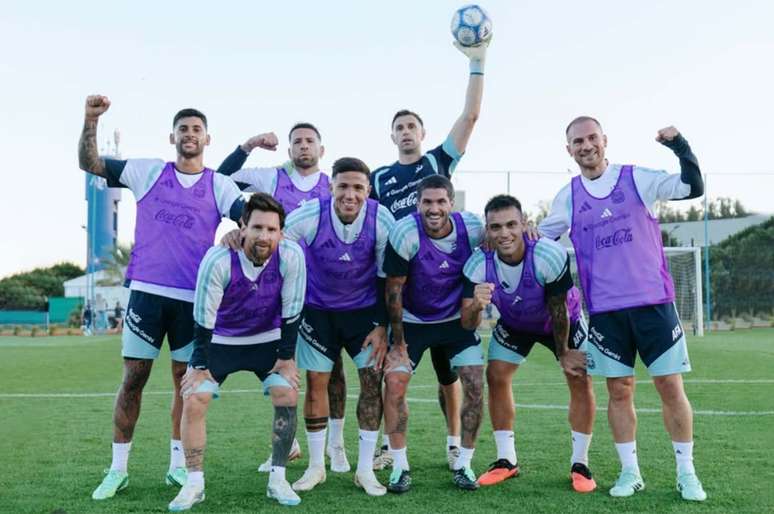 Messi se despede de seus companheiros de sele&ccedil;&atilde;o &ndash;