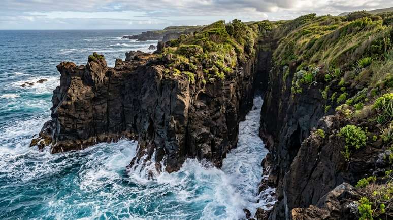 Inserida no Parque Geol&oacute;gico Nacional, a rota exibe monumentos impressionantes talhados pela eros&atilde;o e camadas de sedimentos vulc&acirc;nicos.
