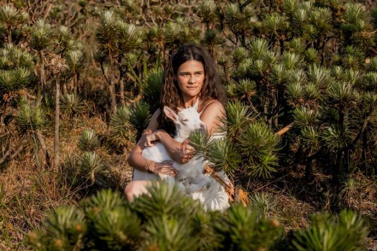 Arianne Botelho vive Maria Lina, filha de Rosenda que mant&eacute;m a esperan&ccedil;a de encontrar o pai