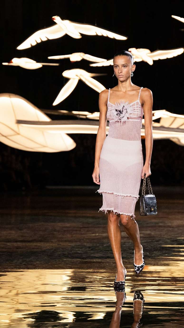 Dyanira Hurbuscher com a bolsa Chanel 2.55 original 