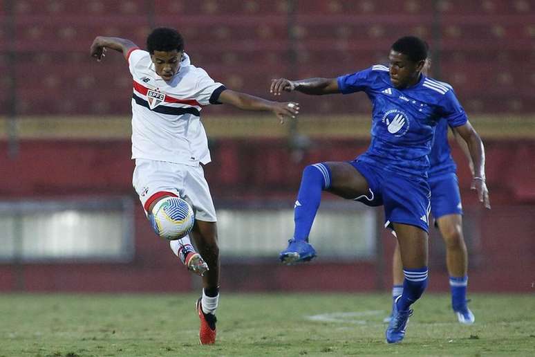 Cruzeiro sub-17 tenta vencer o Flu &ndash;