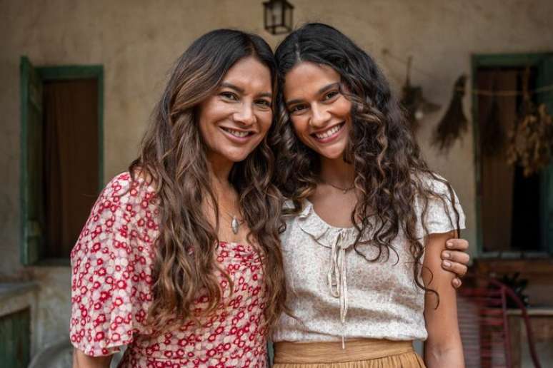 Dira Paes interpreta Rosenda Madeira e Arianne Botelho vive Maria Lina, filha de Rosenda