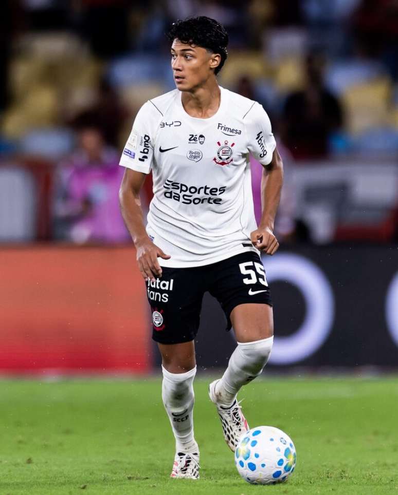 Iago Machado estreou profissionalmente pelo Corinthians contra o Flamengo.