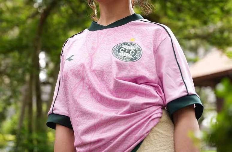 Imagens da camisa rosa do Coritiba para marcar o Outubro Rosa &ndash;