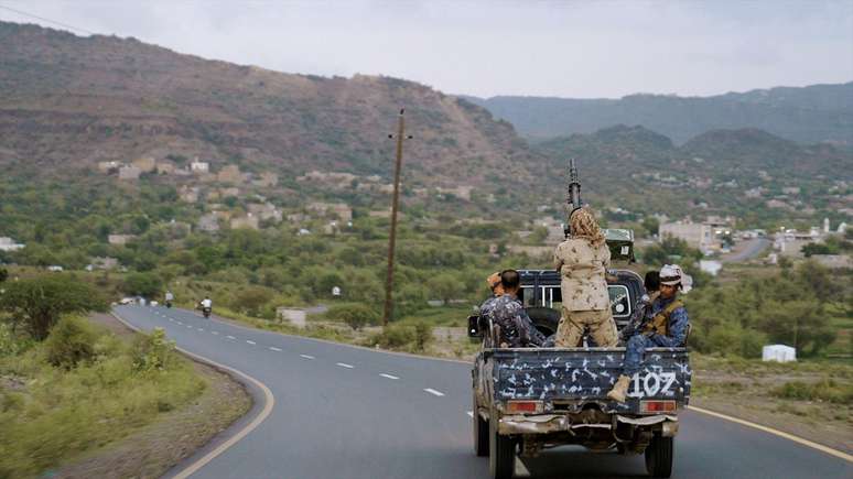 Soldados do governo estiveram envolvidos em intensos combates perto de Taiz, ap&oacute;s os recentes avan&ccedil;os dos houthis