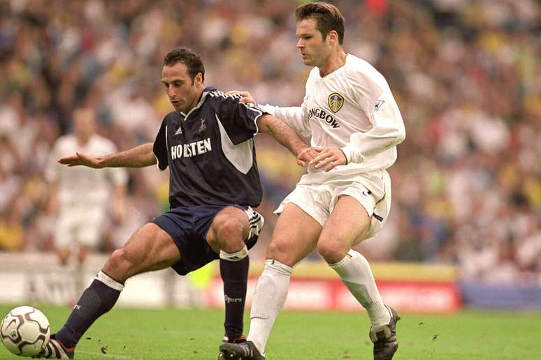 Ram&oacute;n Vega em a&ccedil;&atilde;o com a camisa do Tottenham &ndash;