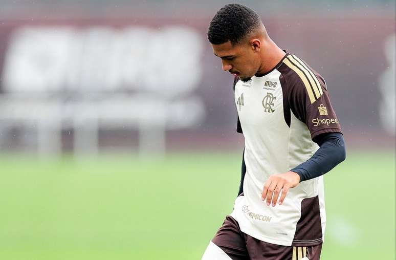 Samuel Lino est&aacute; de volta ao Flamengo ap&oacute;s representar a Sele&ccedil;&atilde;o Brasileira &ndash;