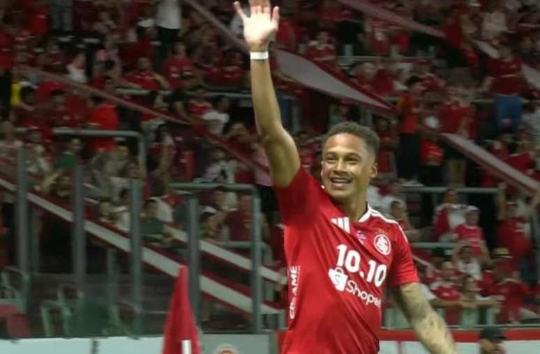 Vitinho chega ao oitavo gol na temporada com a camisa colorada &ndash;