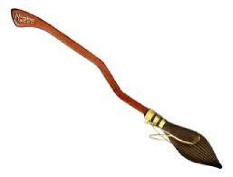 Vassoura Nimbus 2000 vendida pela Mattel
