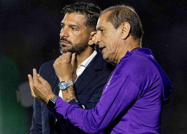 Ram&oacute;n D&iacute;az permanece como principal alternativa do clube &ndash;