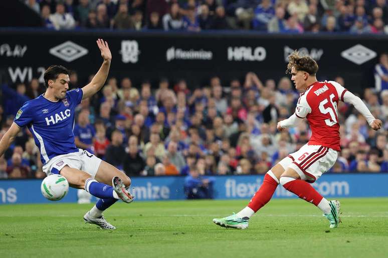 Momento do gol marcado por Max Dowman na vit&oacute;ria do Arsenal sobre o Ipswich Town &ndash;