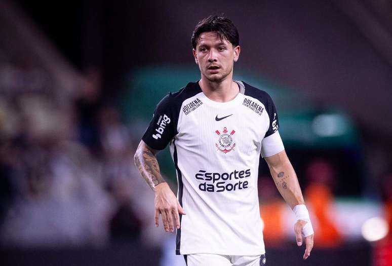 Garro entrega gol, toma cart&atilde;o amarelo e est&aacute; fora do cl&aacute;ssico contra o Palmeiras &ndash;