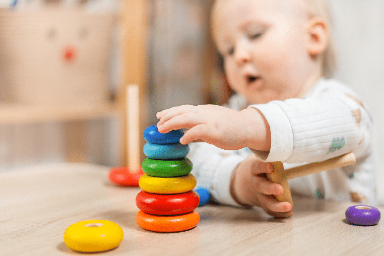 Brinquedos de formas diferentes podem facilitar a explora&ccedil;&atilde;o pelo tato 