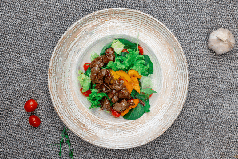 Salada morna de f&iacute;gado de frango 