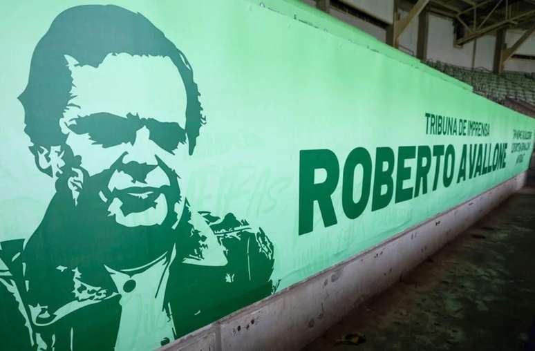 Clube paulista batizou o espa&ccedil;o de Tribuna de Imprensa Roberto Avallone &ndash;